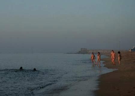 海南在线新闻中心-海边的<em>人体</em><em>艺术</em>[组图]