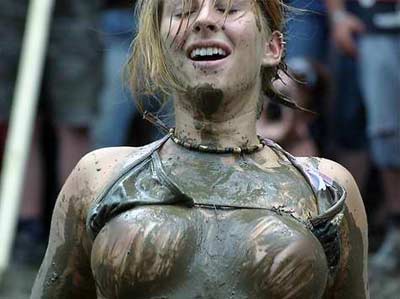 日本泳装<em>美女摔跤</em>大赛[组图]