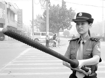 海南在线新闻中心-成都公安局招考15女特警 迎