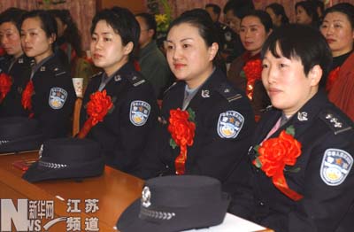 海南在线新闻中心-成都公安局招考15女特警 迎