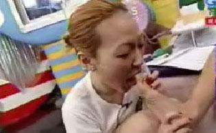 小s帮人舔脚,如痴如醉