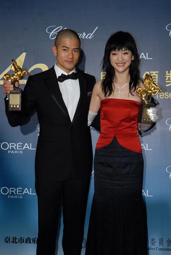 海南在线新闻中心-43届 金马奖  郭富城 周迅 称帝