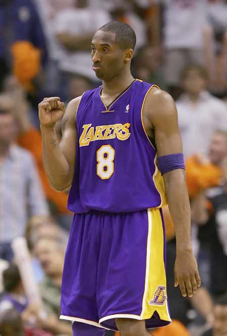 海南在线新闻中心-科比拒谈更换号码原因 禅师