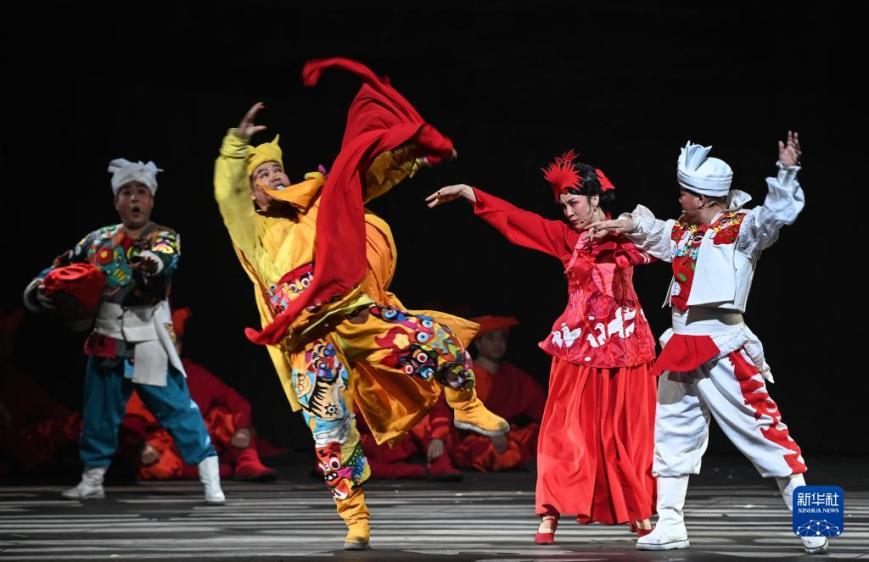 首届中国非物质文化遗产保护年会在陕西省榆林市举行