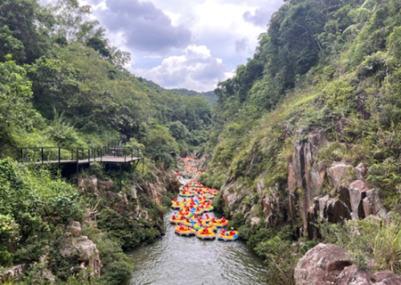 五指山红峡谷漂流火爆