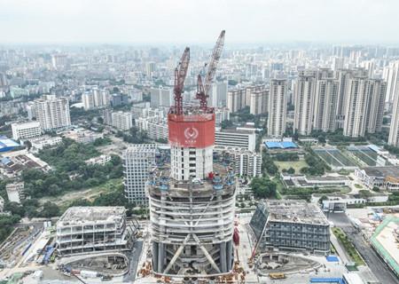 海南中心项目突破百米