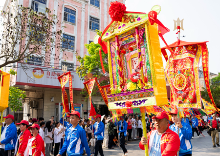 热闹非凡！海口民众“