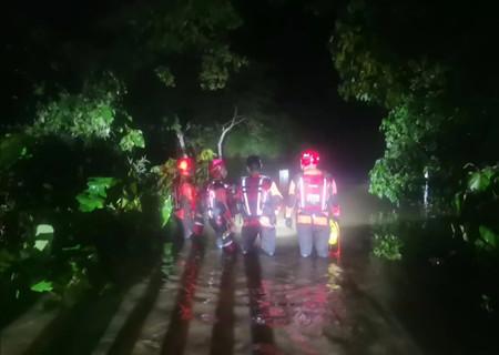 强降雨致多名群众被困