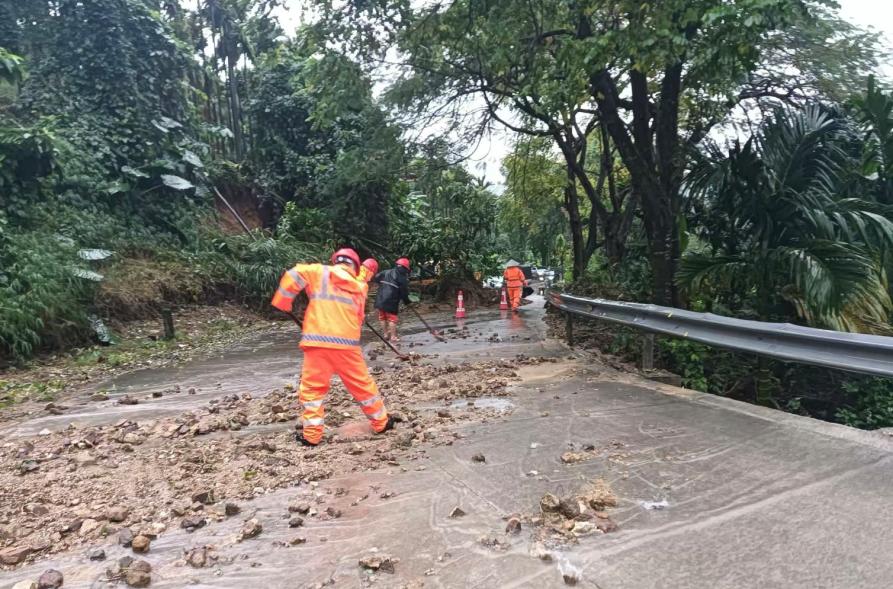 省公路局闻“汛”而动全力筑牢强降雨天气公路安全防线