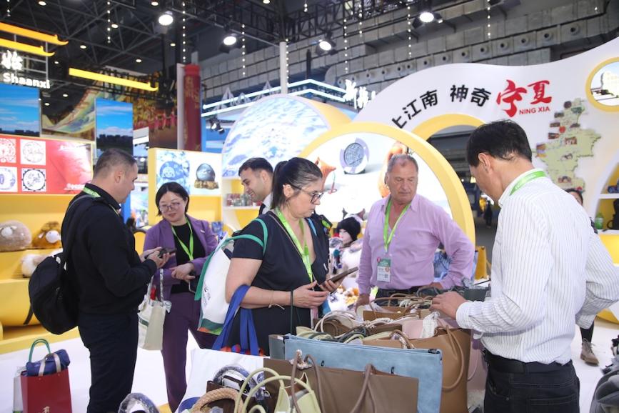 宁夏文旅惊艳亮相2025中国国际旅游 交易会特色文旅资源引关