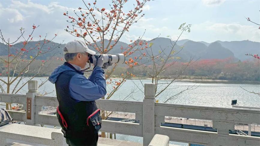 乘船游江赏红棉!！ 昌化江畔木棉赏花码头开启运营