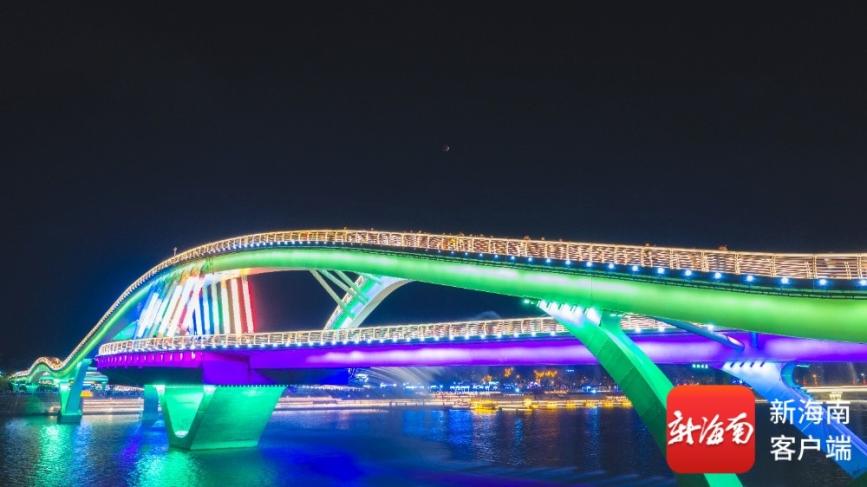 “红月”闹元宵！这份宇宙级别的浪漫亮相陵水河畔上空