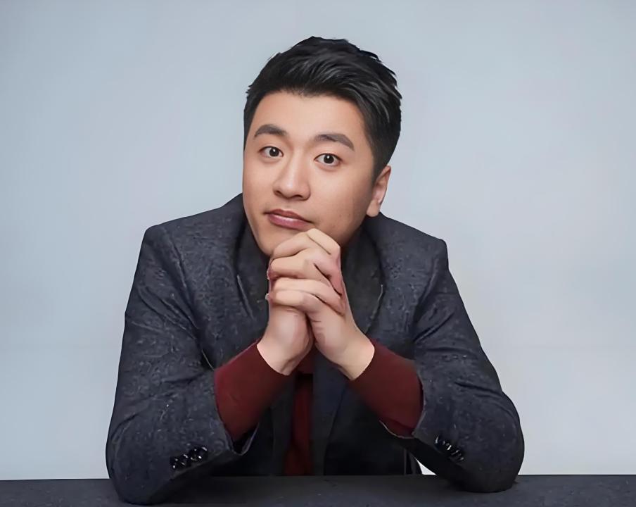 张雪峰心源性猝死抢救无效离世，警惕身体这些信号→