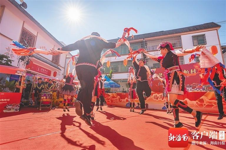 非遗海南:苗绣映鼓点招龙舞千年