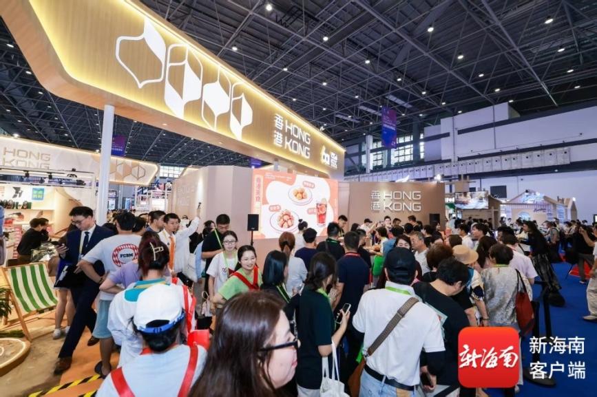 人从众模式开启!消博会香港时尚馆开馆首日热力全开