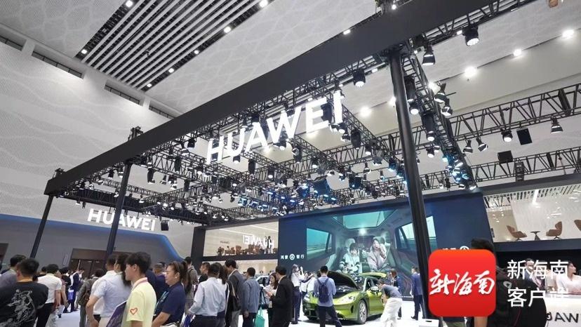 车型首展！华为携“五界”车型与首款鸿蒙AI眼镜亮相第六届消