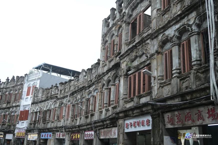文南老街：细雨朦胧润骑楼 侨乡烟火引客游