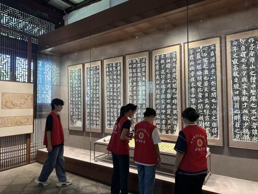 海南医科大学护理学院“青衿寻药·赤心儋耳”实践团开展文化