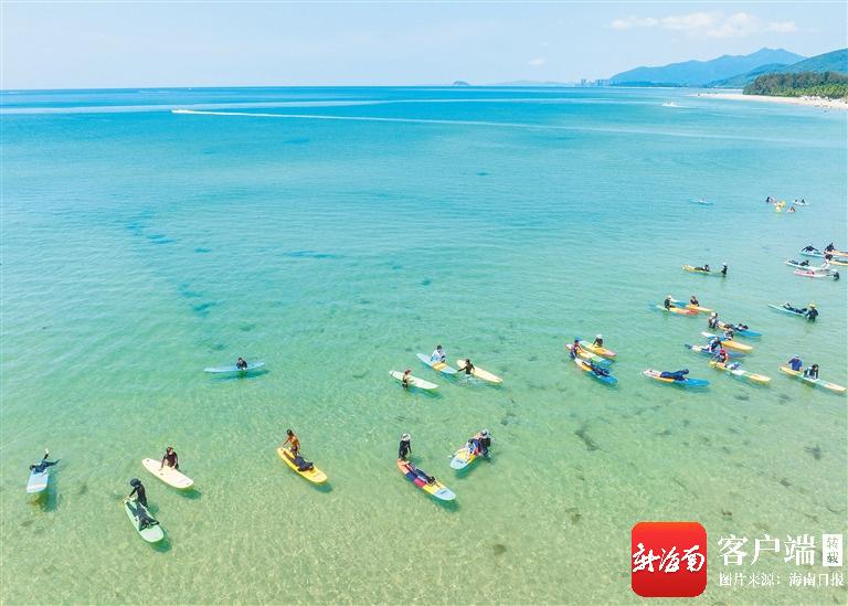 编拉美卷、划桨板日月湾的年轻人把新潮职业过成了向往的生活