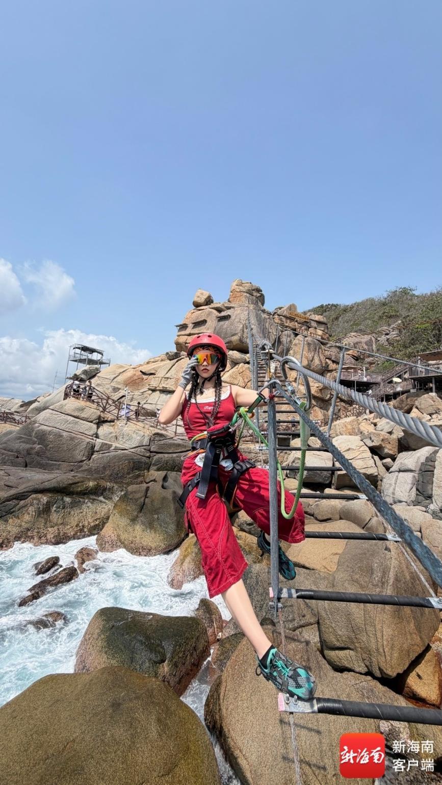 避暑游热度飙升 海南滨海游玩体验圈粉游客