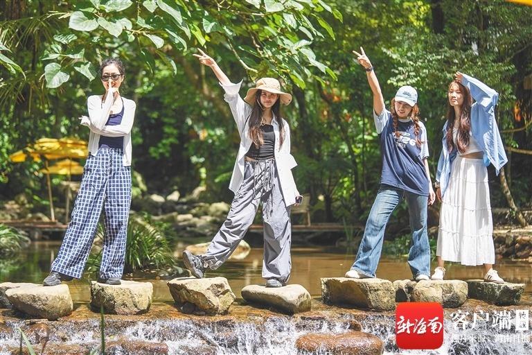 从“打卡”到“入戏”:年轻人为何爱上奔海南的县?