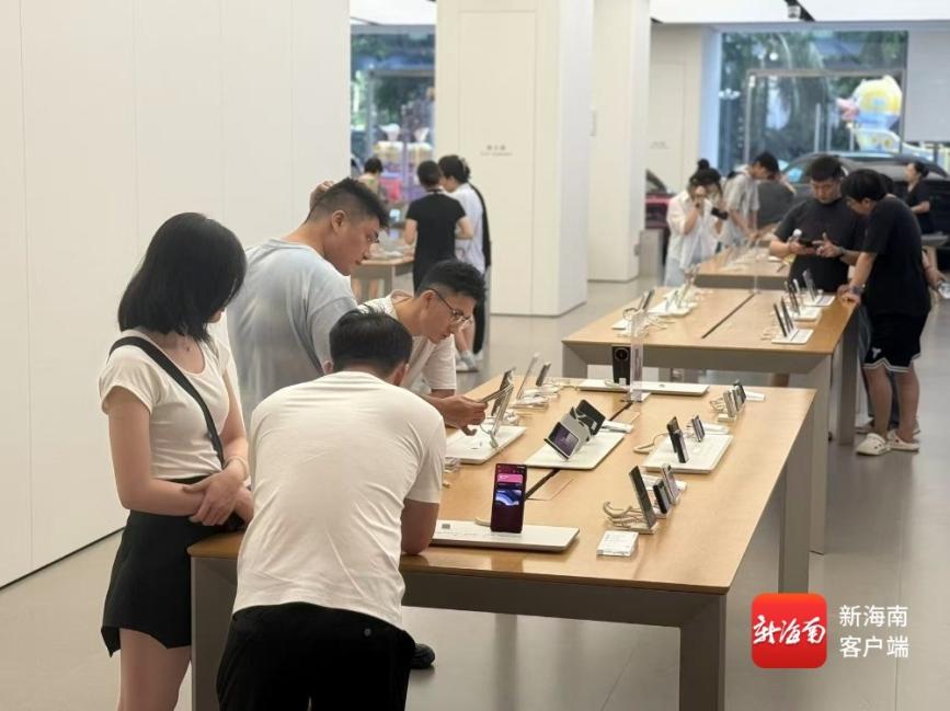 新品叠加“国补” 电子类产品成黄金周消费“主角”