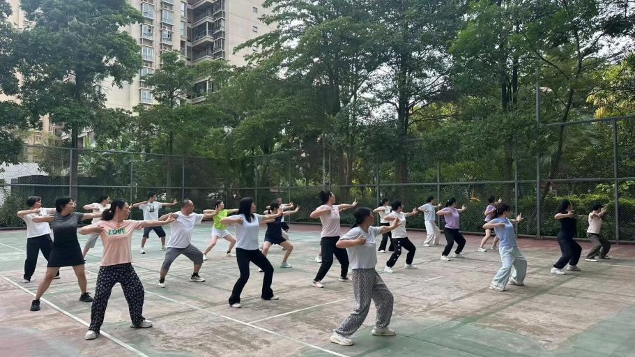 金海浆纸工会开展八段锦培训 帮助职工业余习练舒缓身心